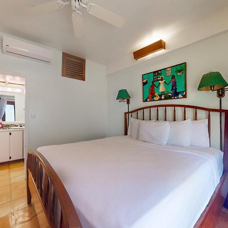 Beachside Villas Gold Standard Certified Placencia Room photo