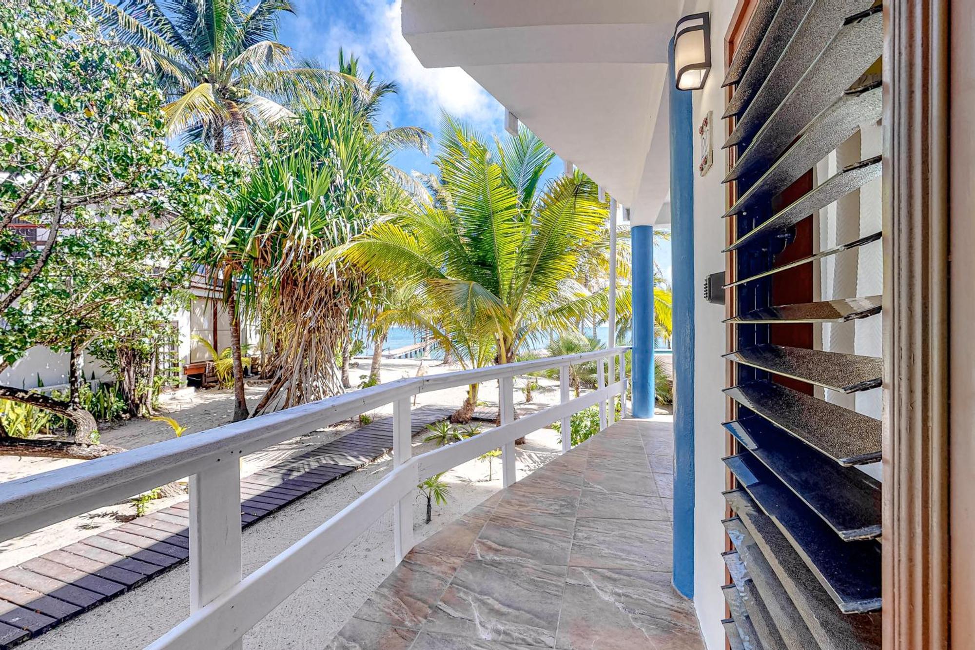 Beachside Villas Gold Standard Certified Placencia Room photo